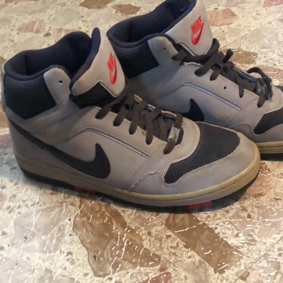 Nike Airs - Picture 2 of 4